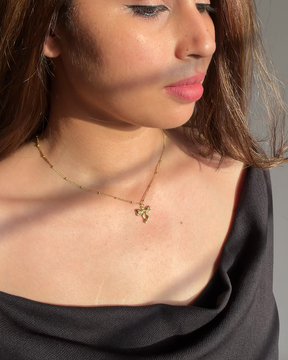 Amora Bow Necklace