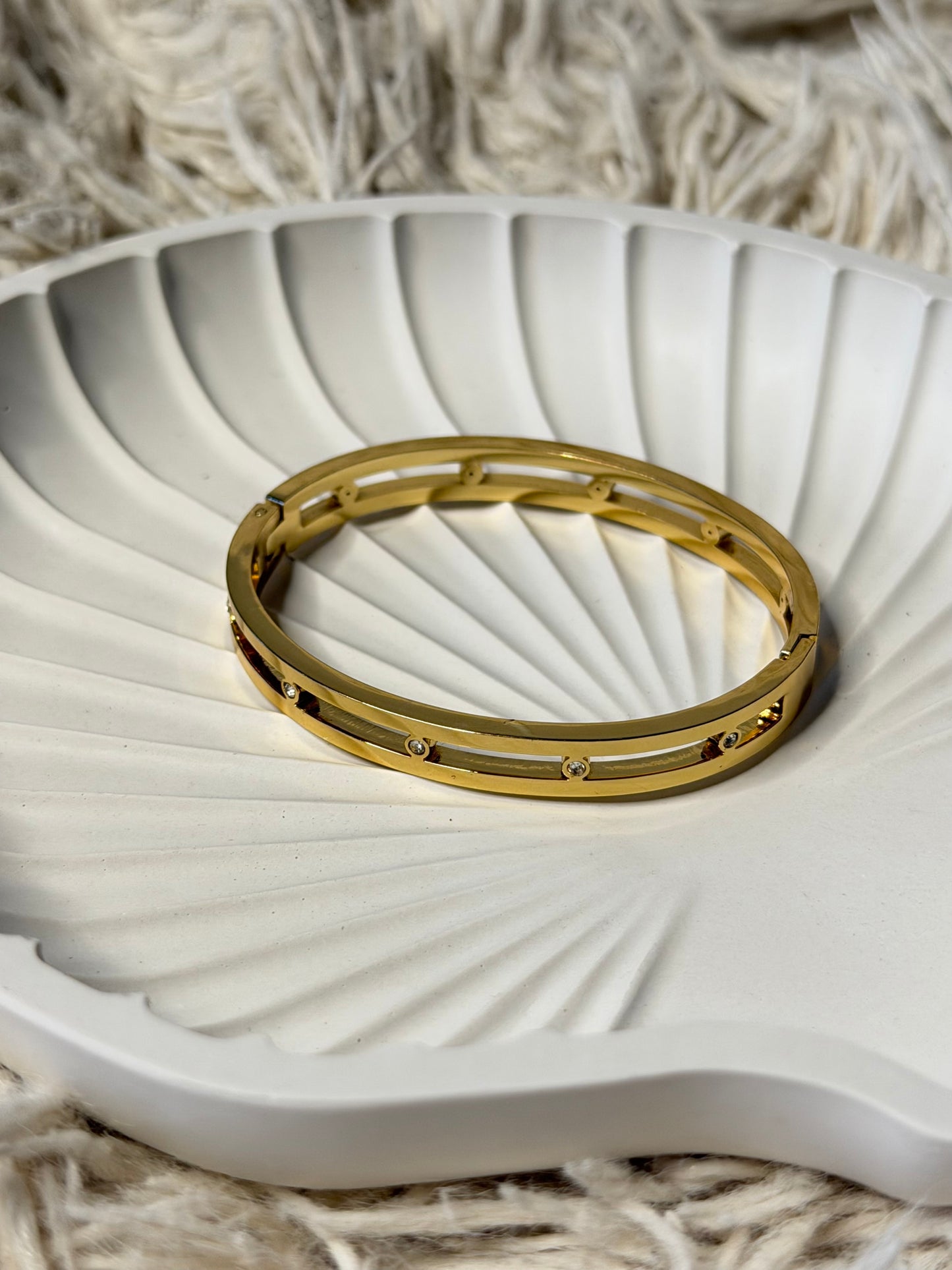 Bezel Crystal Kada Bracelet