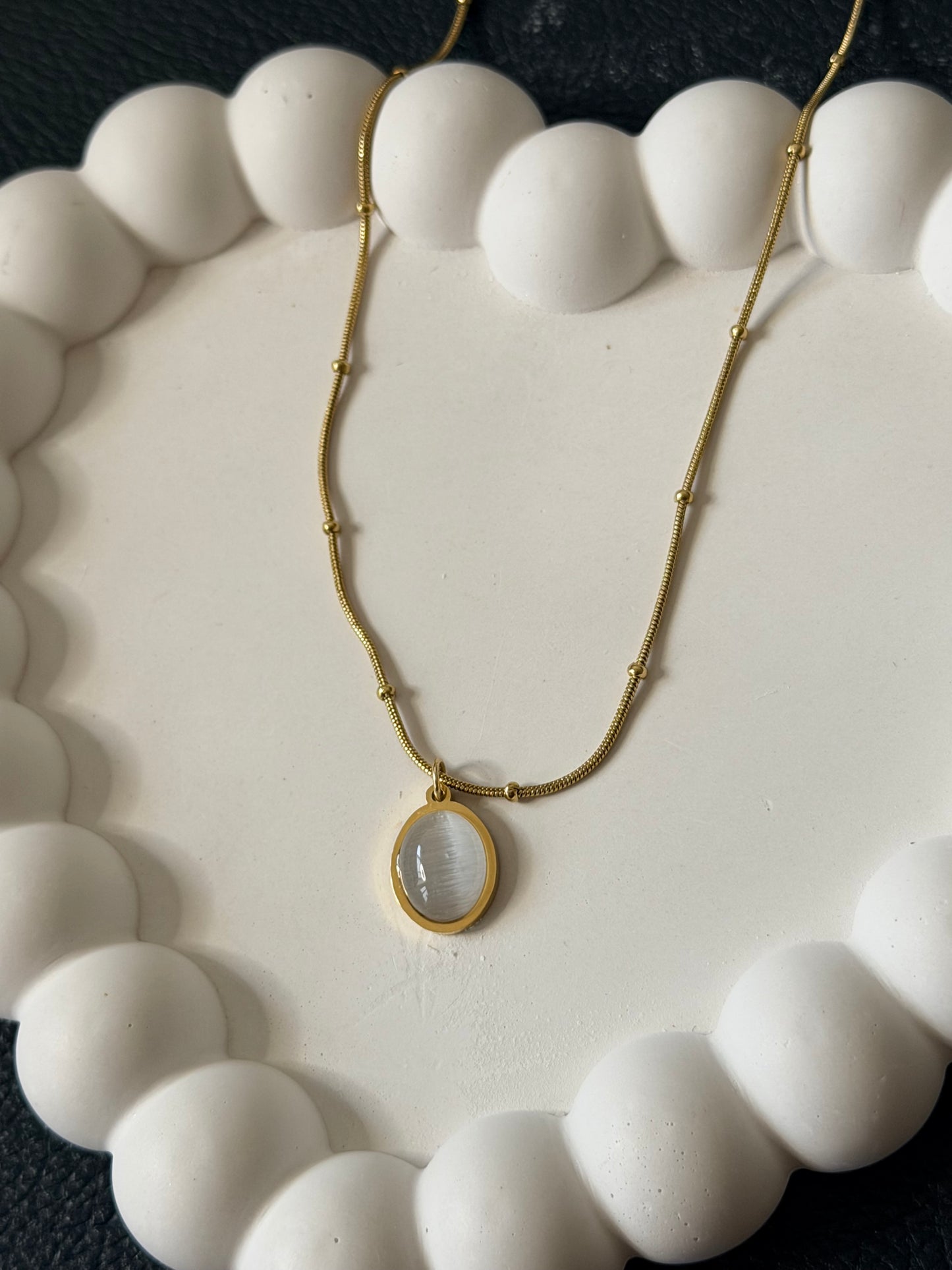 Cabochon Cat Eye Necklace